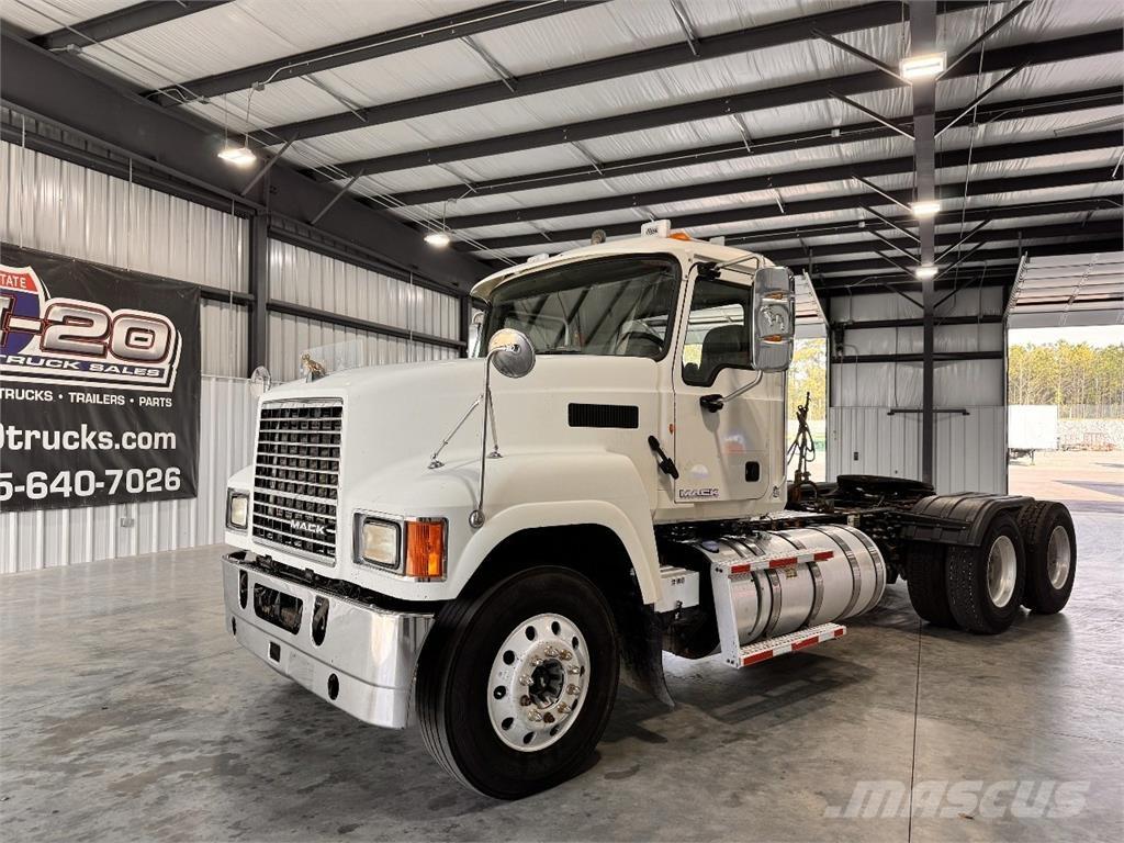 Mack CHU613 Ťahače