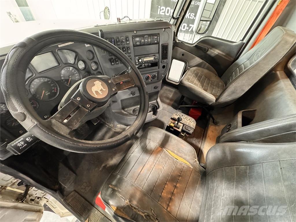 Mack CHU613 Ťahače