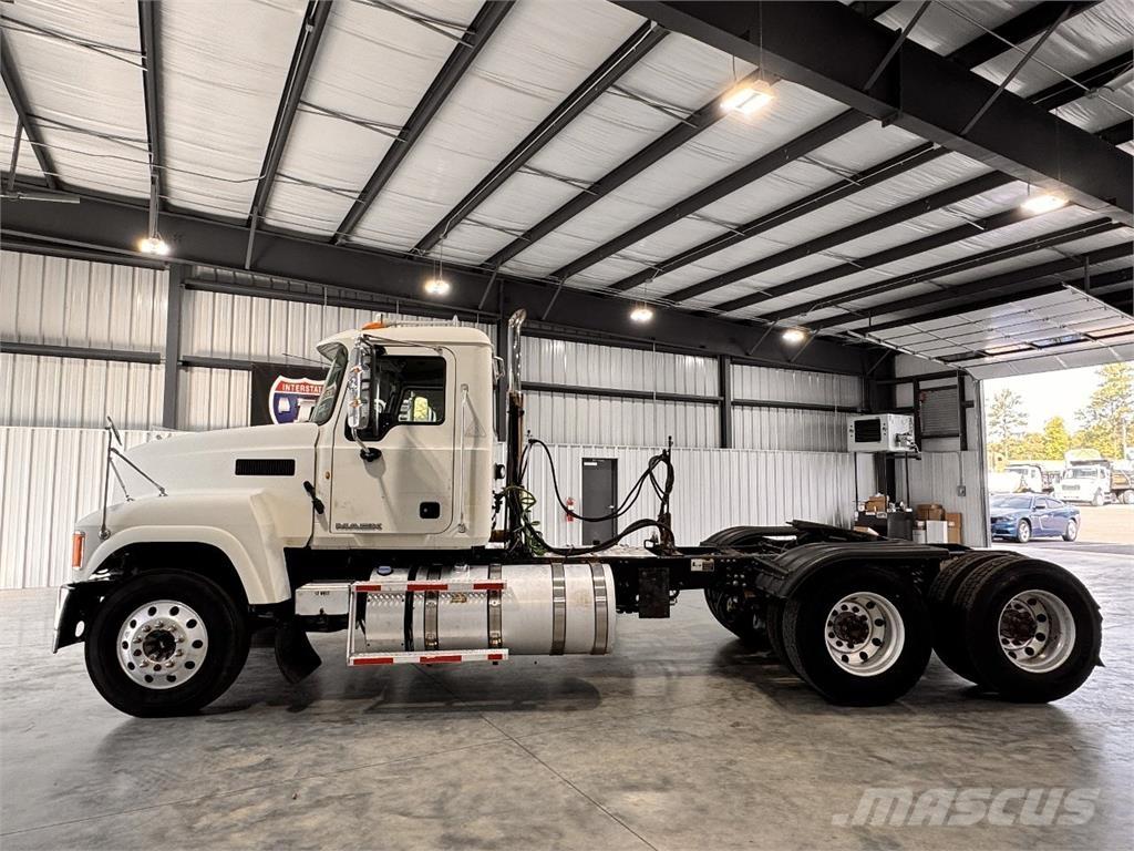 Mack CHU613 Ťahače