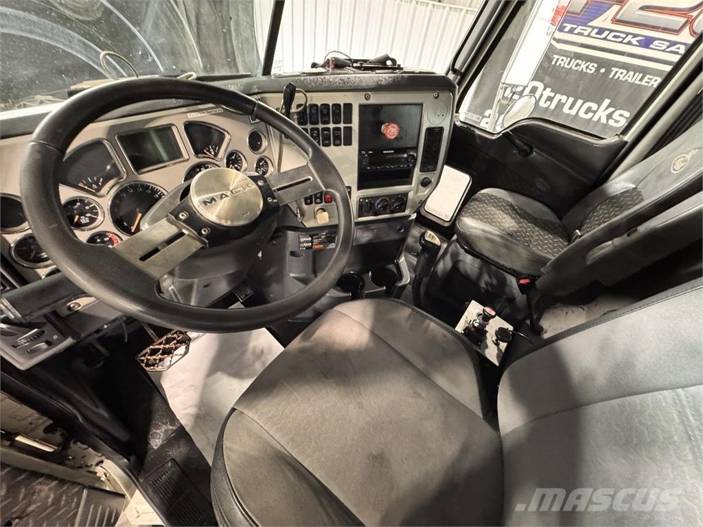 Mack Granite Sklápače