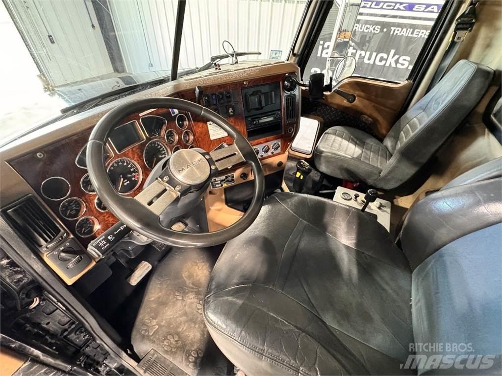 Mack GU713 Sklápače