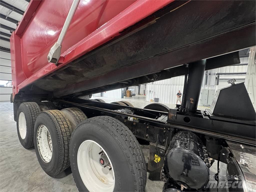 Mack GU713 Sklápače