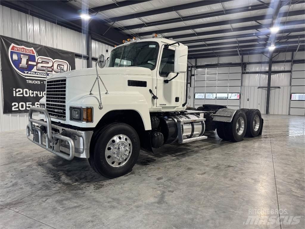 Mack Pinnacle 64T Ťahače