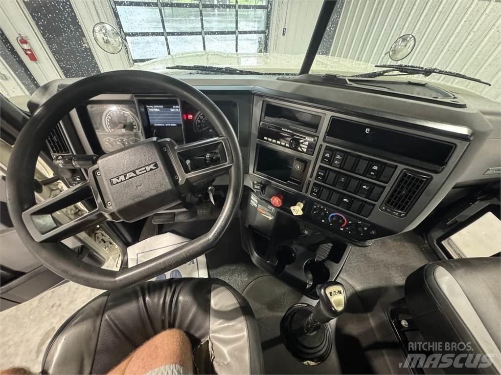 Mack Pinnacle 64T Ťahače
