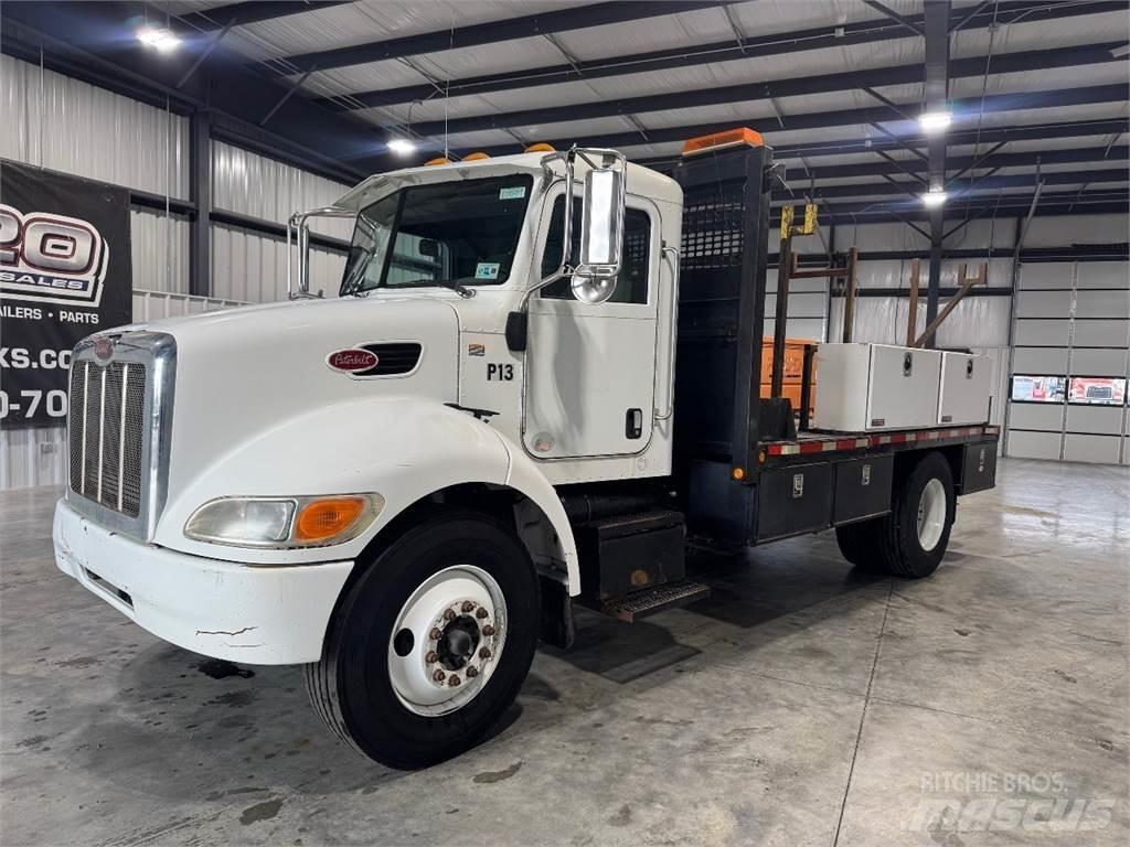 Peterbilt 330 Plošinové nákladné automobily/nákladné automobily so sklápacími bočnicami