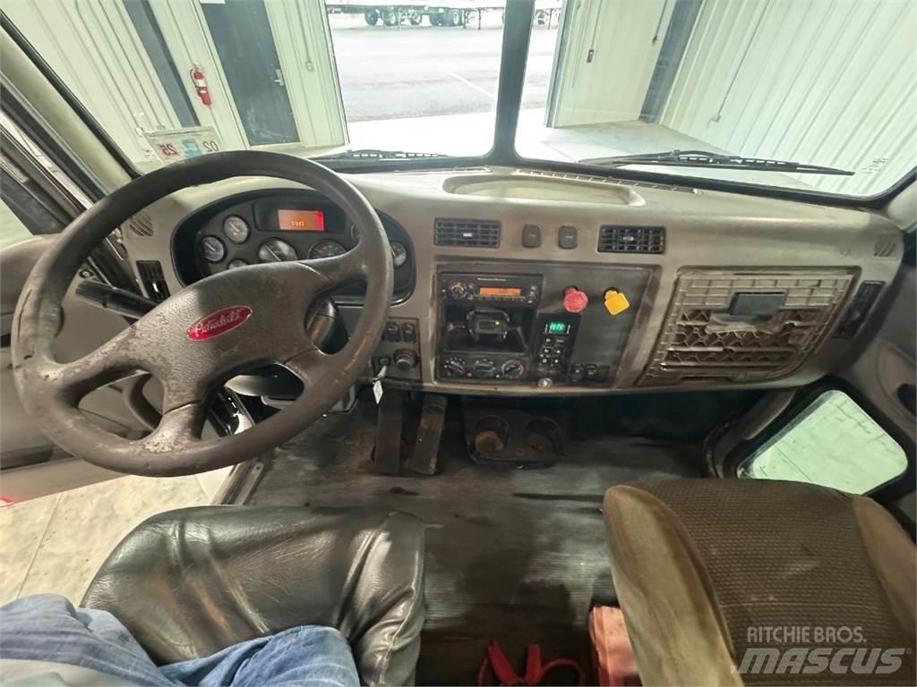 Peterbilt 330 Plošinové nákladné automobily/nákladné automobily so sklápacími bočnicami