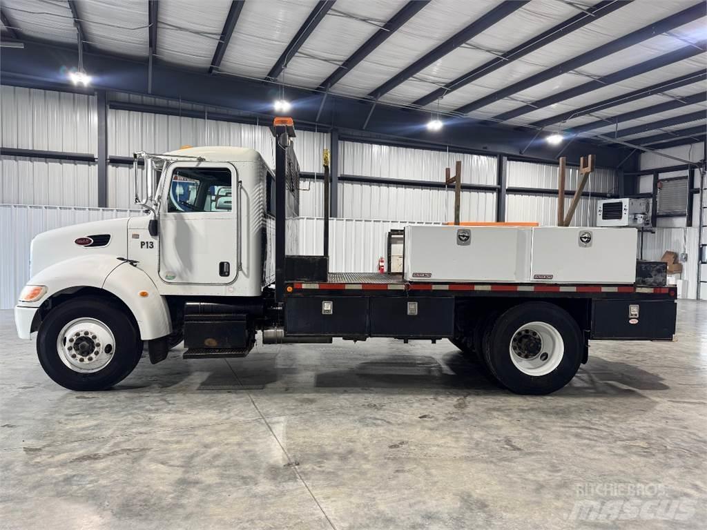 Peterbilt 330 Plošinové nákladné automobily/nákladné automobily so sklápacími bočnicami