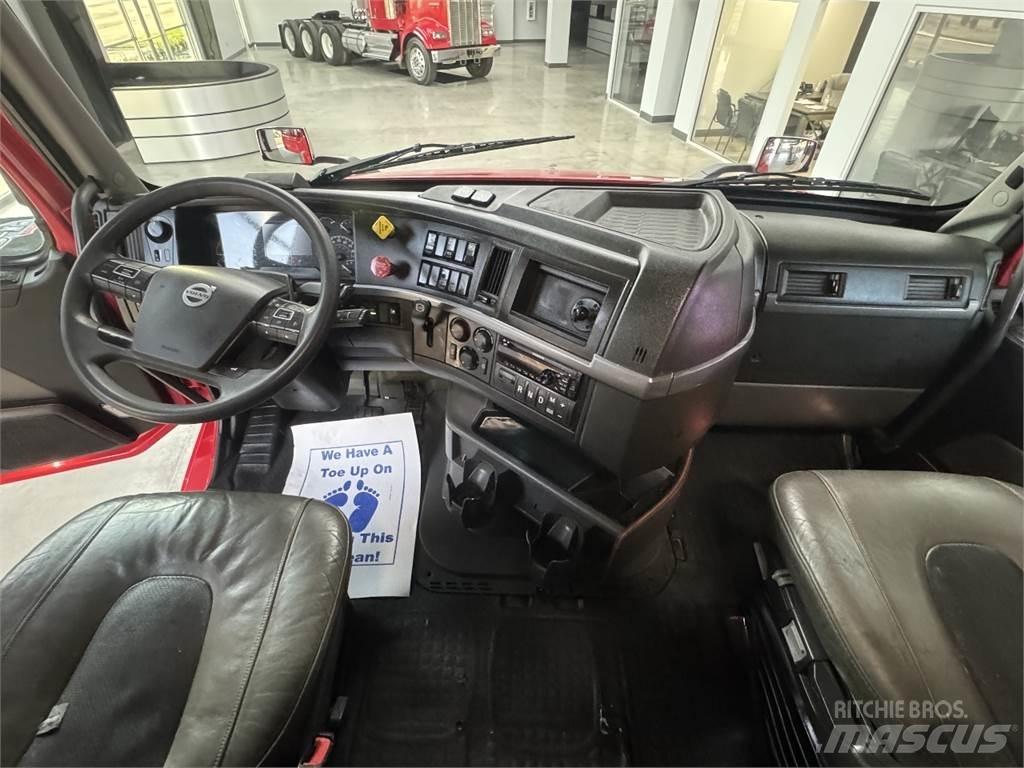 Volvo VNL64T740 Ťahače