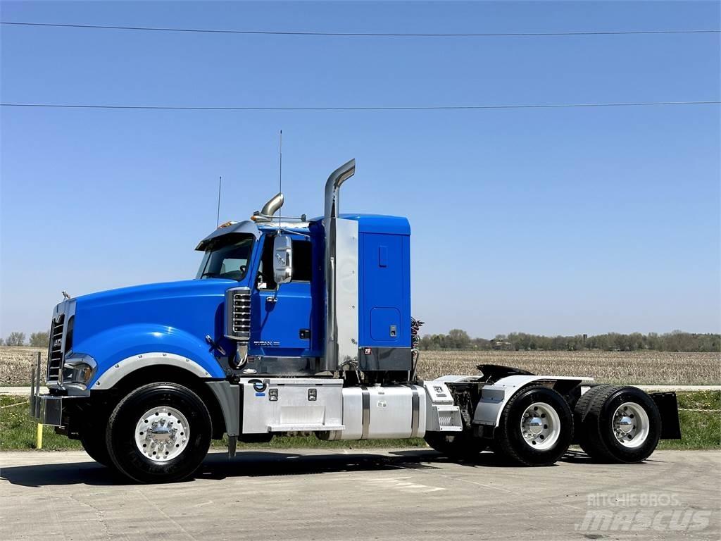 Mack Titan TD713 Ťahače