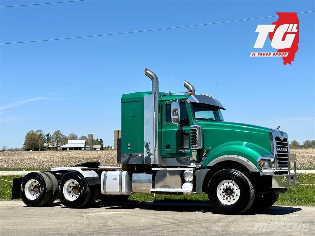 Mack Titan TD713 Ťahače