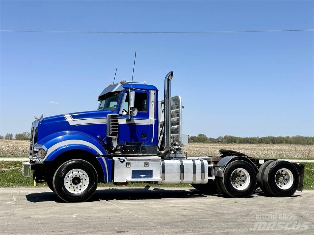 Mack Titan TD713 Ťahače