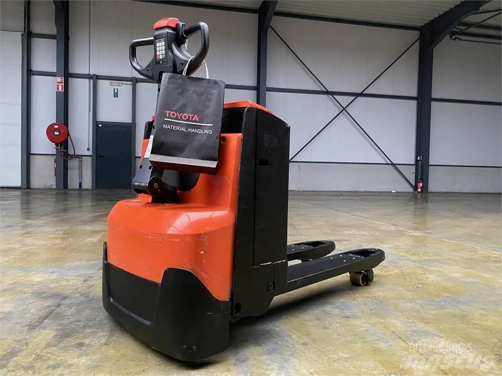 Toyota LWE200 Ručný paletový vozík