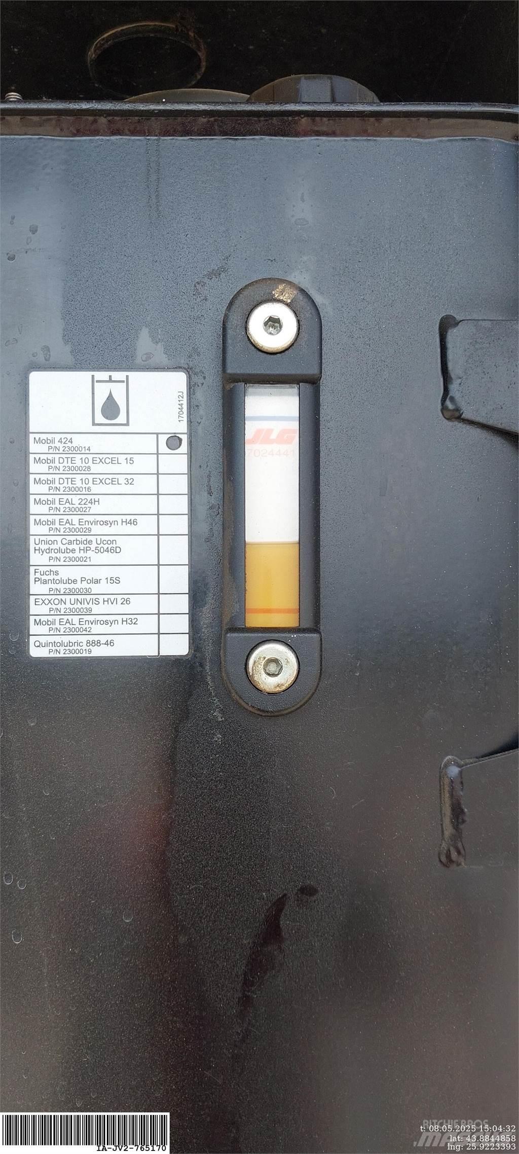 JLG 860SJ Kĺbové plošiny