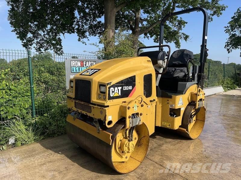 CAT CB24B Roller Tandemové valce
