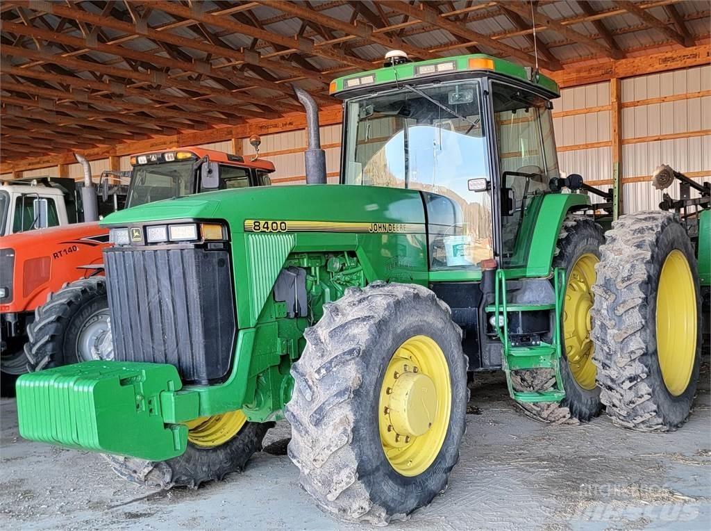 John Deere 8400 Traktory