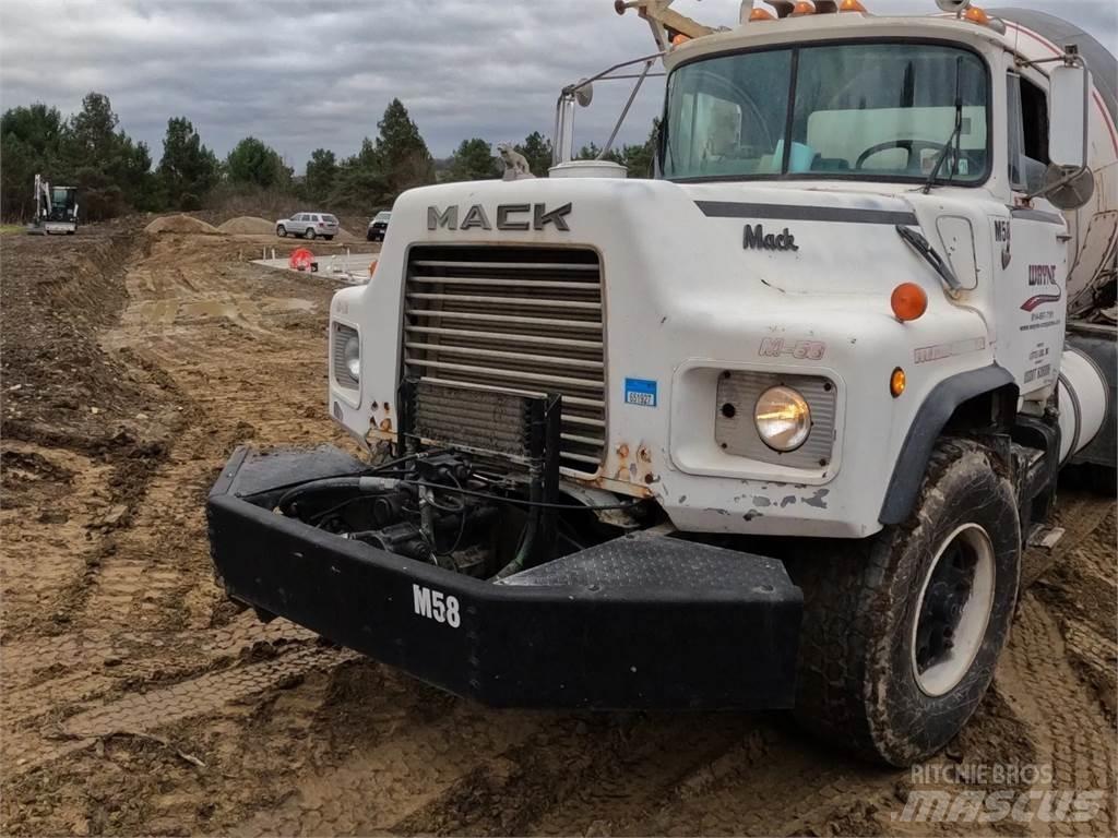 Mack DM690S Ďalšie komponenty