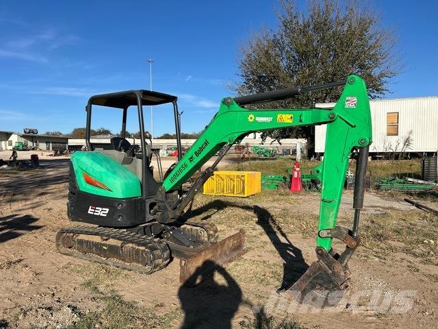 Bobcat E32 Pásové rýpadlá