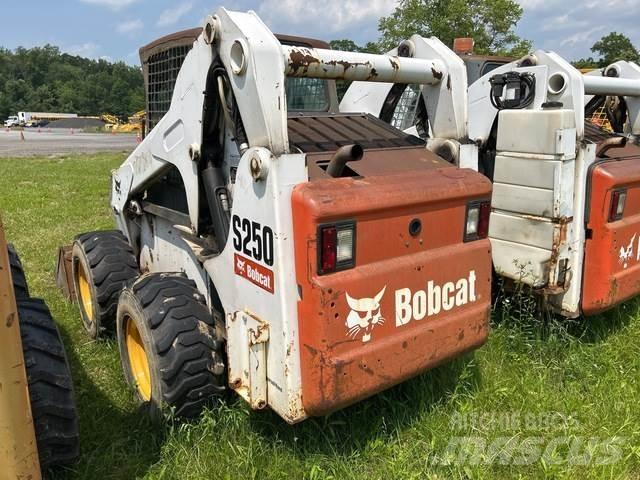 Bobcat S250 Šmykom riadené nakladače