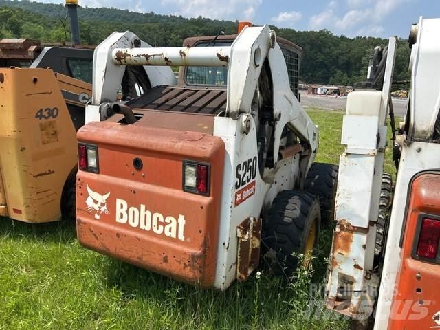 Bobcat S250 Šmykom riadené nakladače