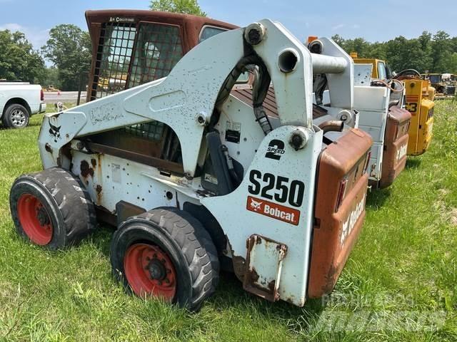 Bobcat S250 Šmykom riadené nakladače