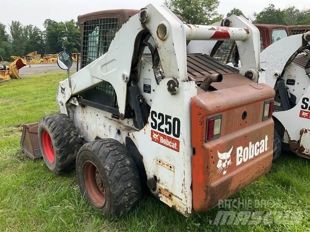 Bobcat S250 Šmykom riadené nakladače