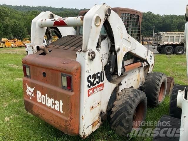 Bobcat S250 Šmykom riadené nakladače
