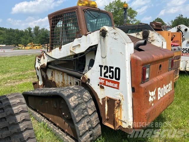 Bobcat T250 Šmykom riadené nakladače