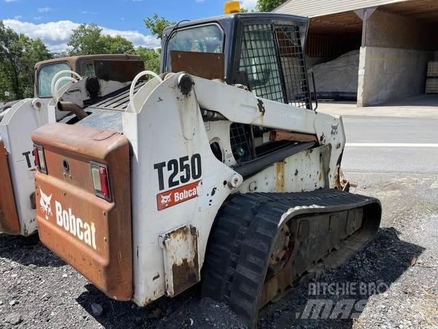 Bobcat T250 Šmykom riadené nakladače