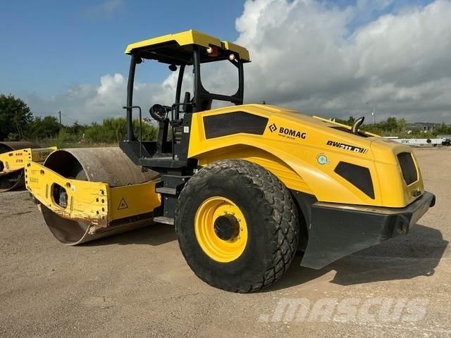 Bomag BW211D-5 Ťahačové valce