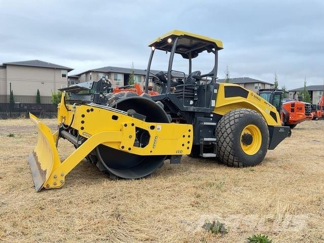 Bomag BW213DH Ťahačové valce