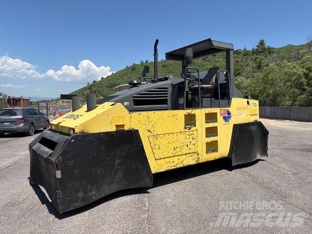 Bomag BW24R Pneumatikové valce