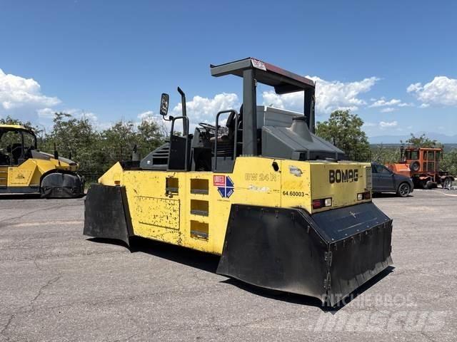Bomag BW24R Pneumatikové valce