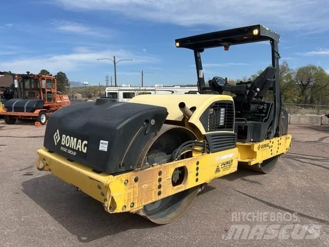 Bomag BW266AD Pneumatikové valce