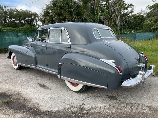 Cadillac  Automobily