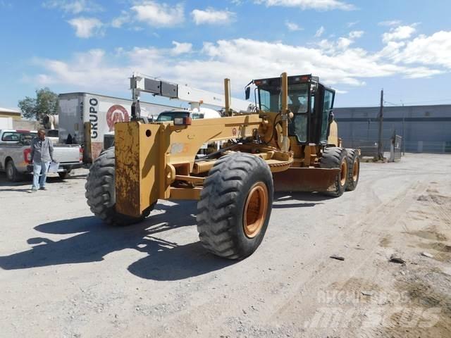 CASE 885 Grejdery
