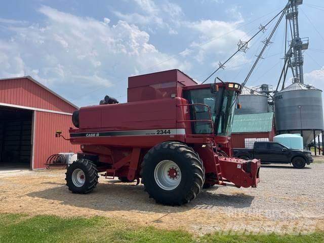 Case IH 2344 Kombinované zberacie stroje