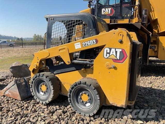 CAT 226D3 Šmykom riadené nakladače