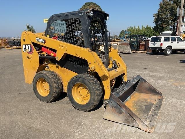 CAT 226D3 Šmykom riadené nakladače