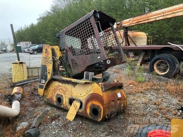 CAT 236 Šmykom riadené nakladače
