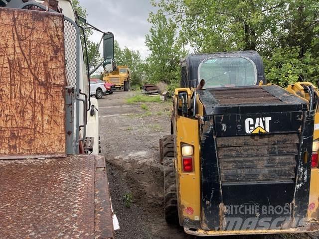 CAT 236D Šmykom riadené nakladače