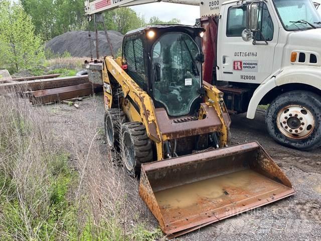 CAT 236D Šmykom riadené nakladače