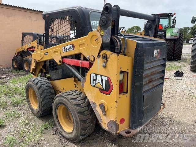 CAT 242D3 Šmykom riadené nakladače