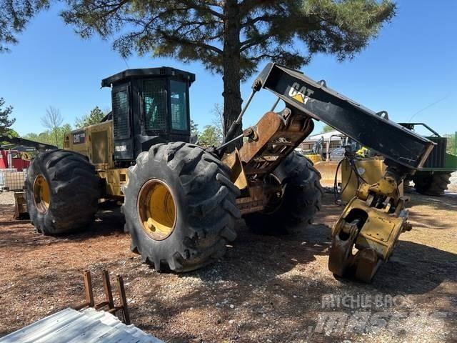CAT 535D Skiddery