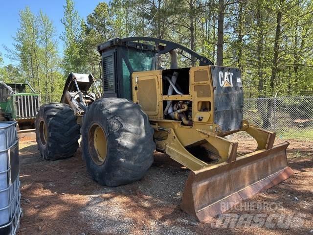 CAT 535D Skiddery