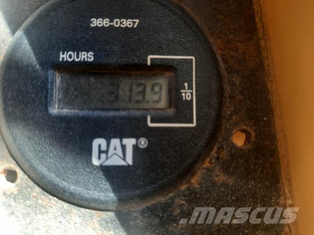 CAT 572G Ukladače potrubia