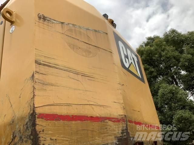 CAT 6015B Pásové rýpadlá