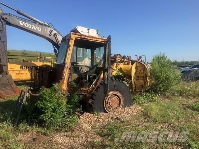 CAT 613C Cisterny na vodu