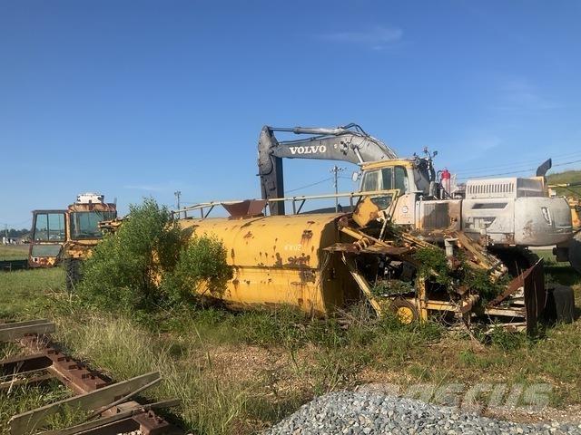 CAT 613C Cisterny na vodu