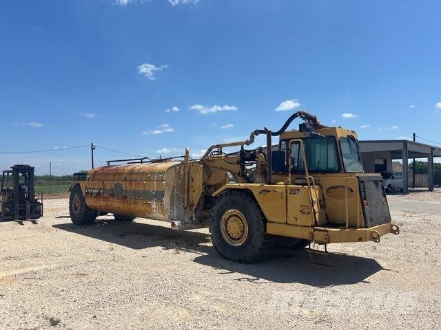 CAT 613C Cisterny na vodu