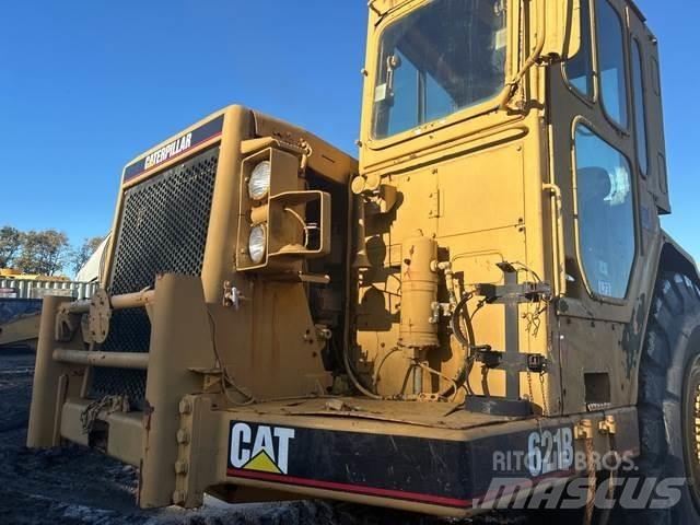 CAT 621B Skrejpre
